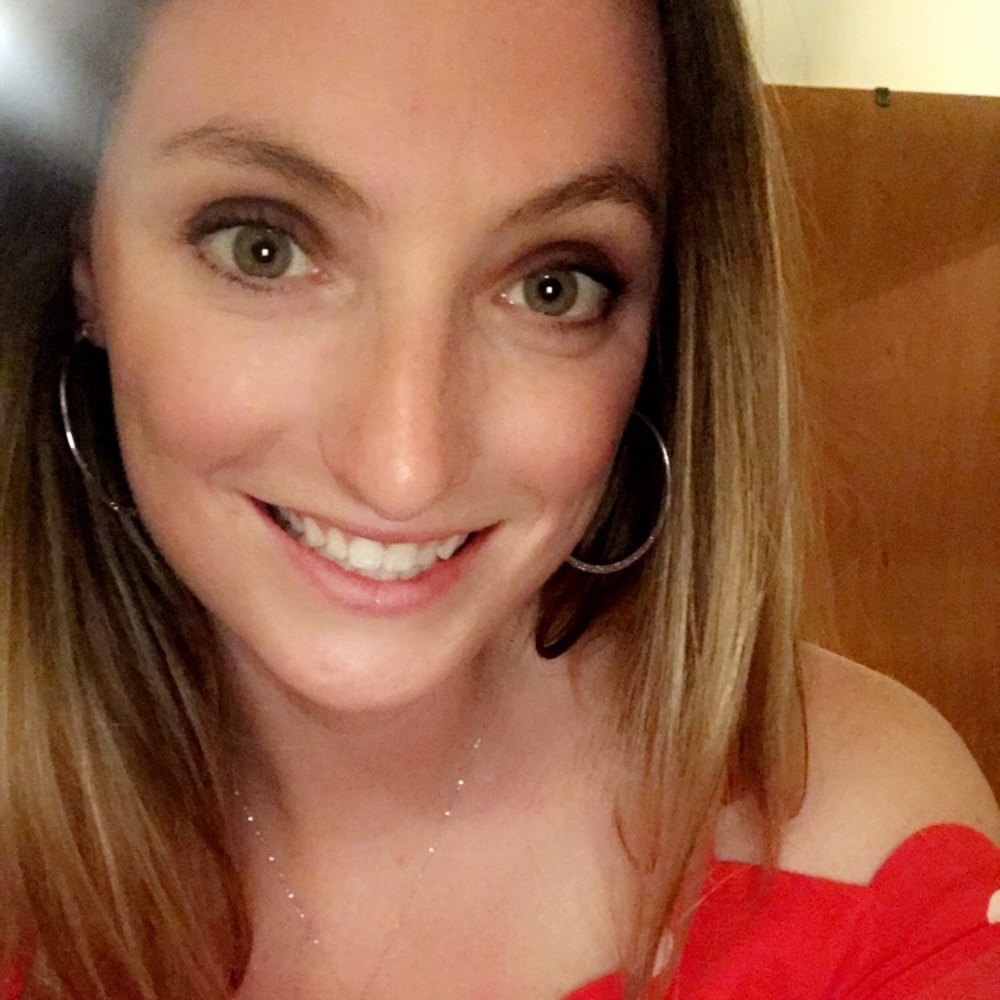 Meet your Posher, Larissa